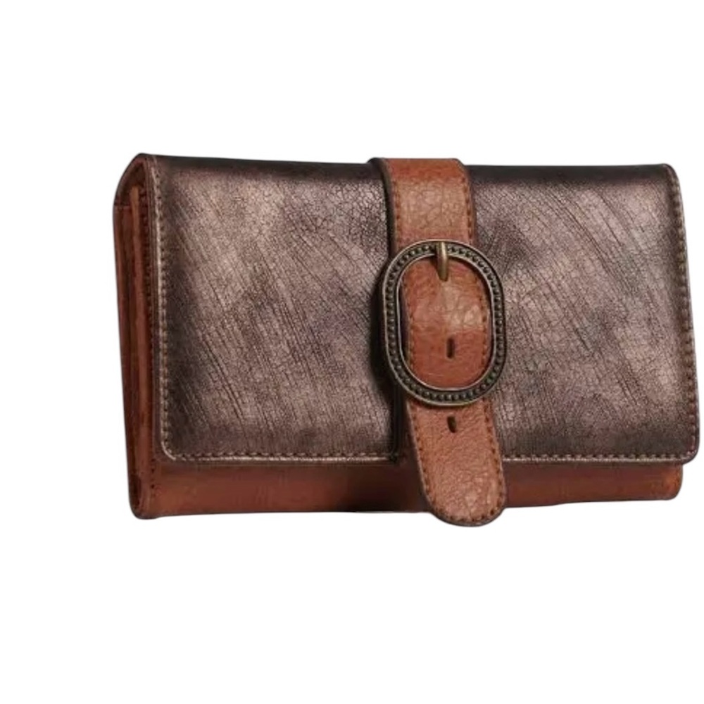 NWT Catchfly Light Tan with Brushed Metallic Flap and
Buckle Wallet